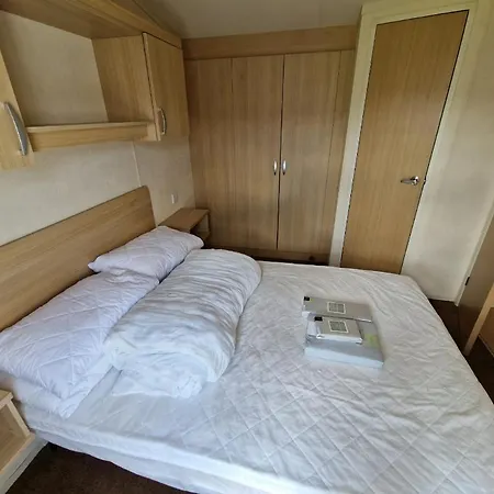 Cozy 2 Bedroom Static Caravan In Clarach Bay , Aberystwyth Exterior photo