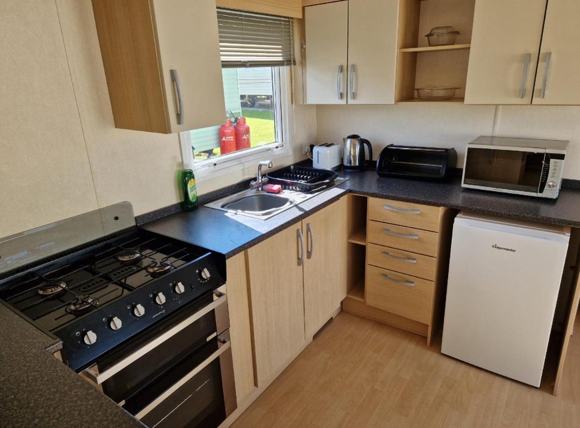 Cozy 2 Bedroom Static Caravan In Clarach Bay , *
