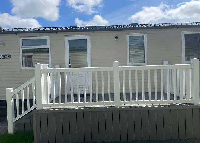 Cozy 2 Bedroom Static Caravan In Clarach Bay , Aberystwyth
