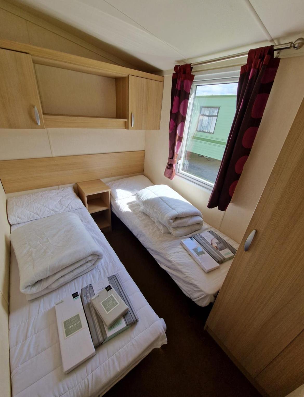 Cozy 2 Bedroom Static Caravan In Clarach Bay , *